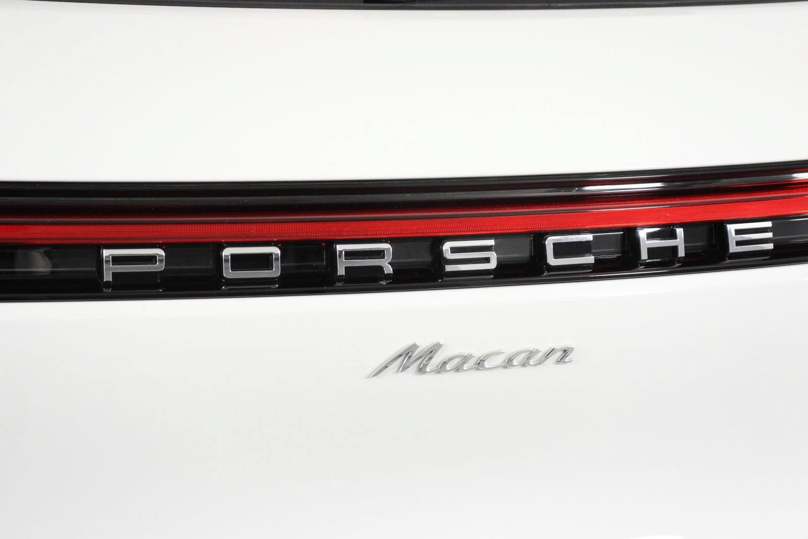 Certified 2026 Porsche Macan AWD/4WD image 22