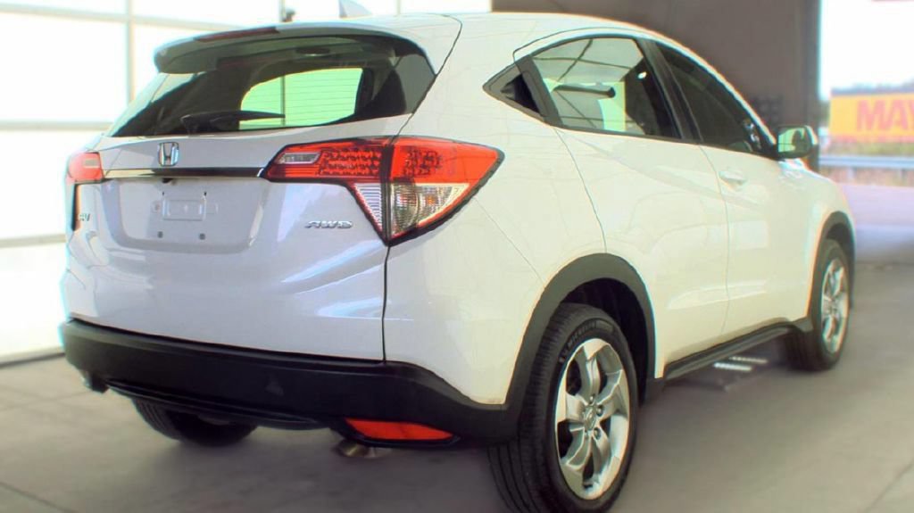 Used 2022 Honda HR-V LX image 3