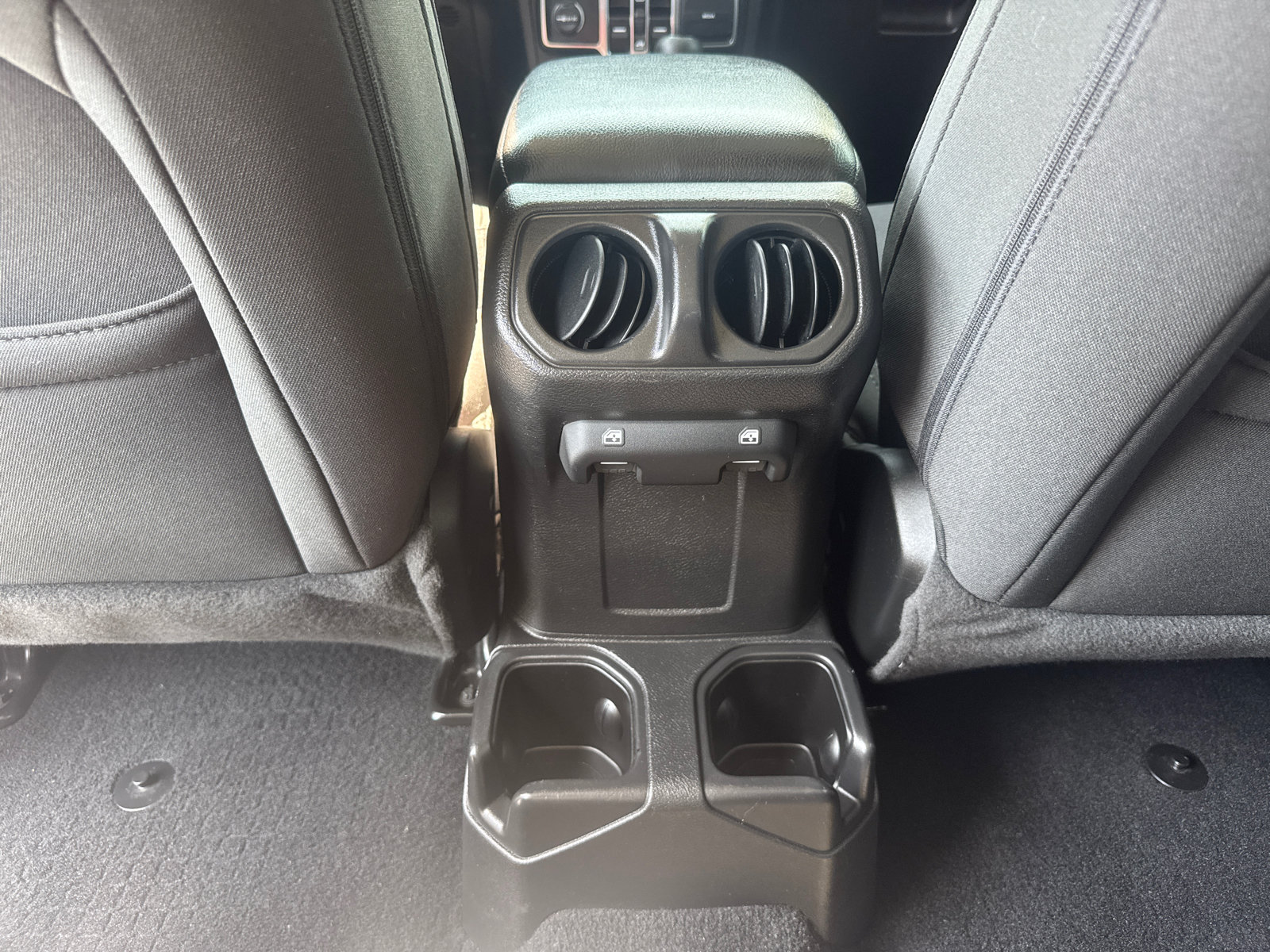 Used 2023 Jeep Gladiator Sport AWD/4WD image 7
