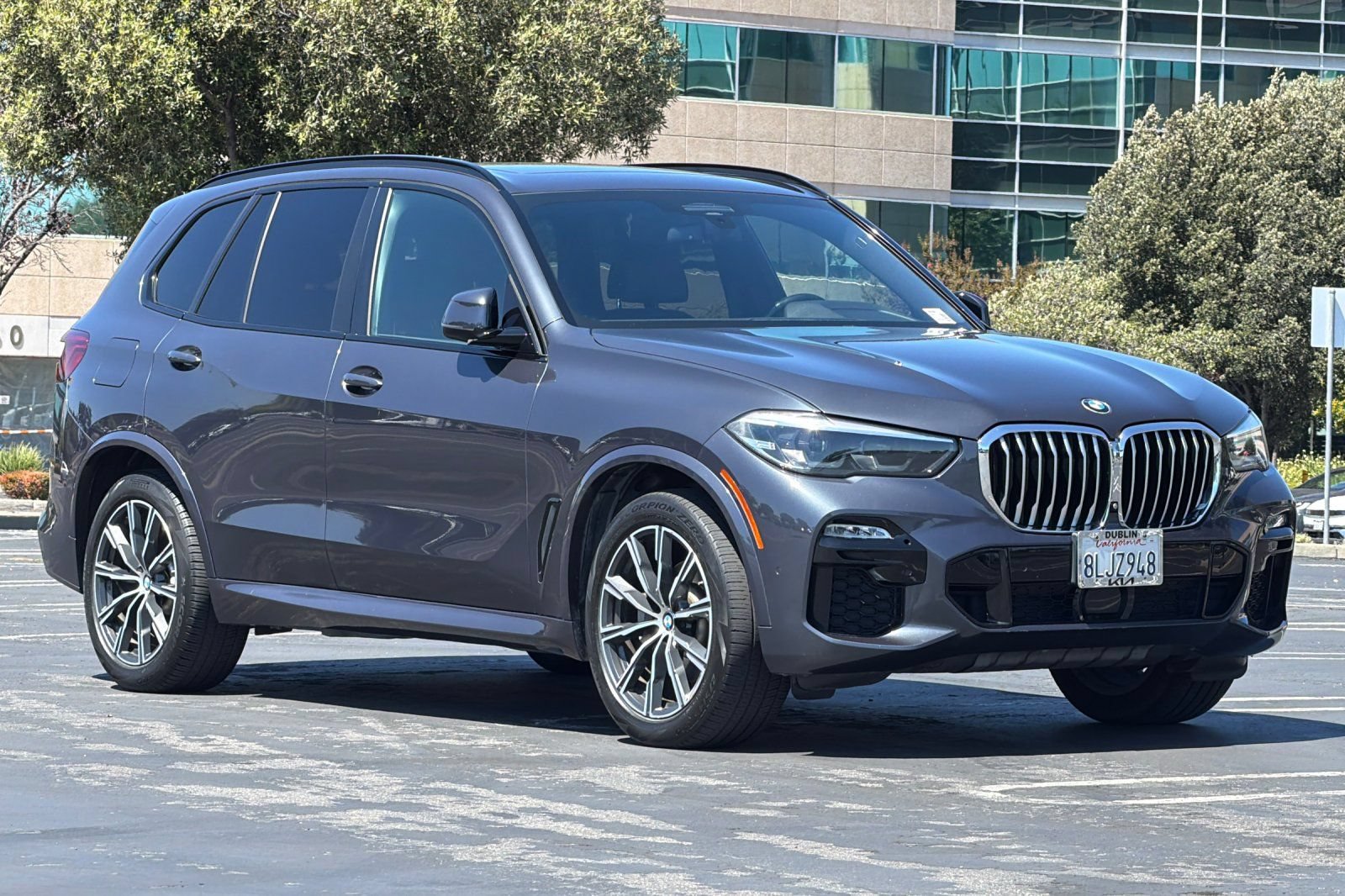 Used 2019 BMW X5 xDrive40i w/ M Sport Package AWD/4WD image 2