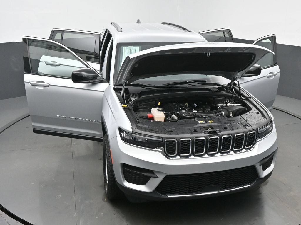 Used 2025 Jeep Grand Cherokee Laredo AWD/4WD image 67