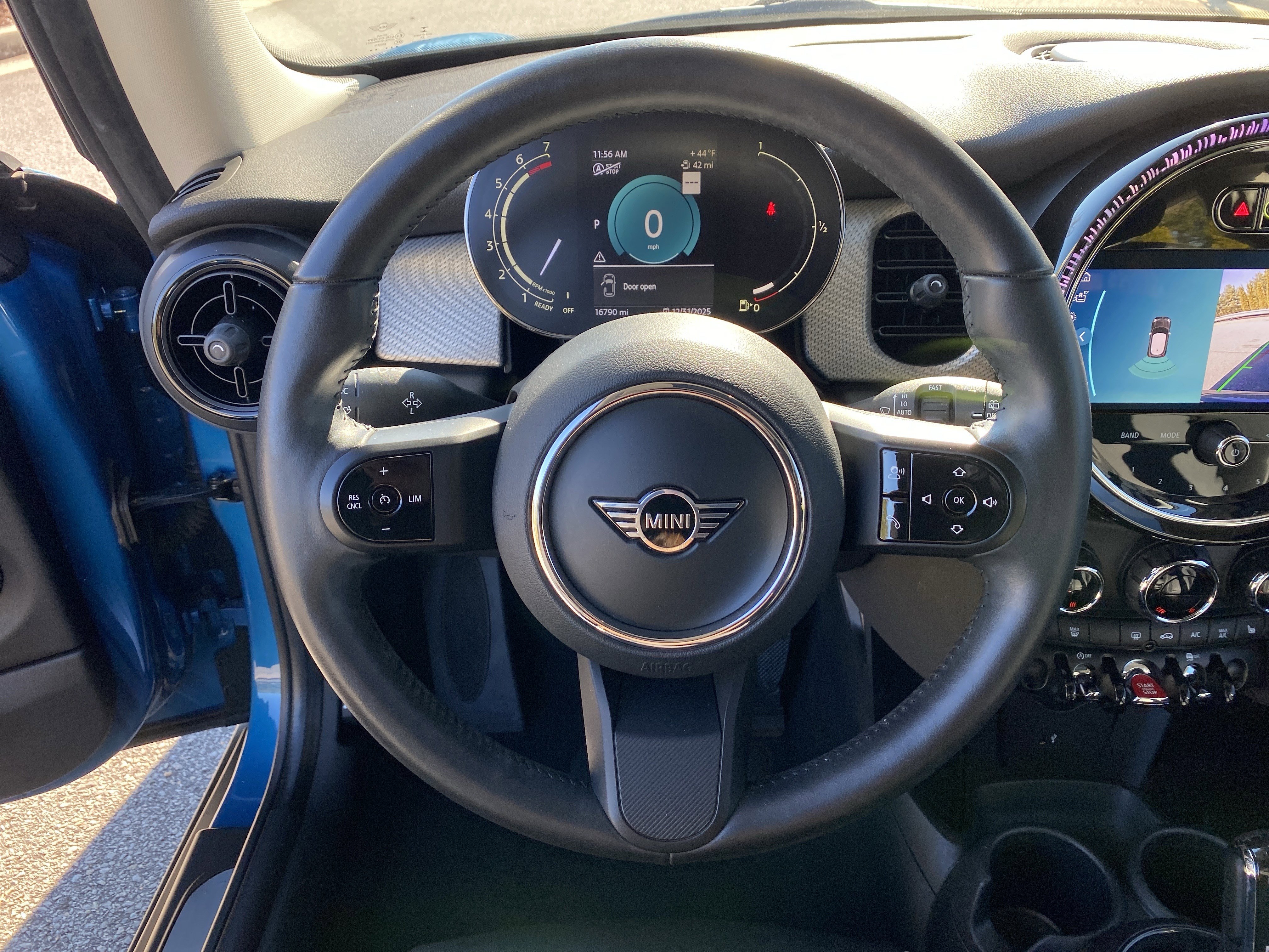 Used 2023 MINI Cooper 2-Door Hardtop image 10