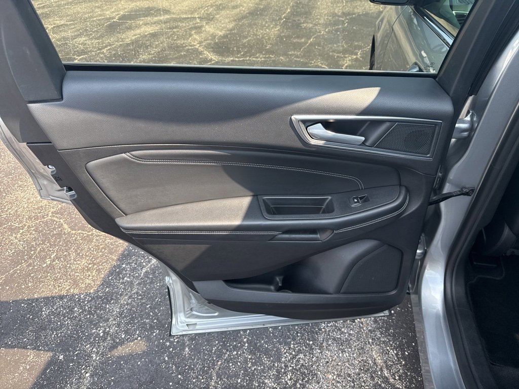 Used 2024 Ford Edge Titanium image 23
