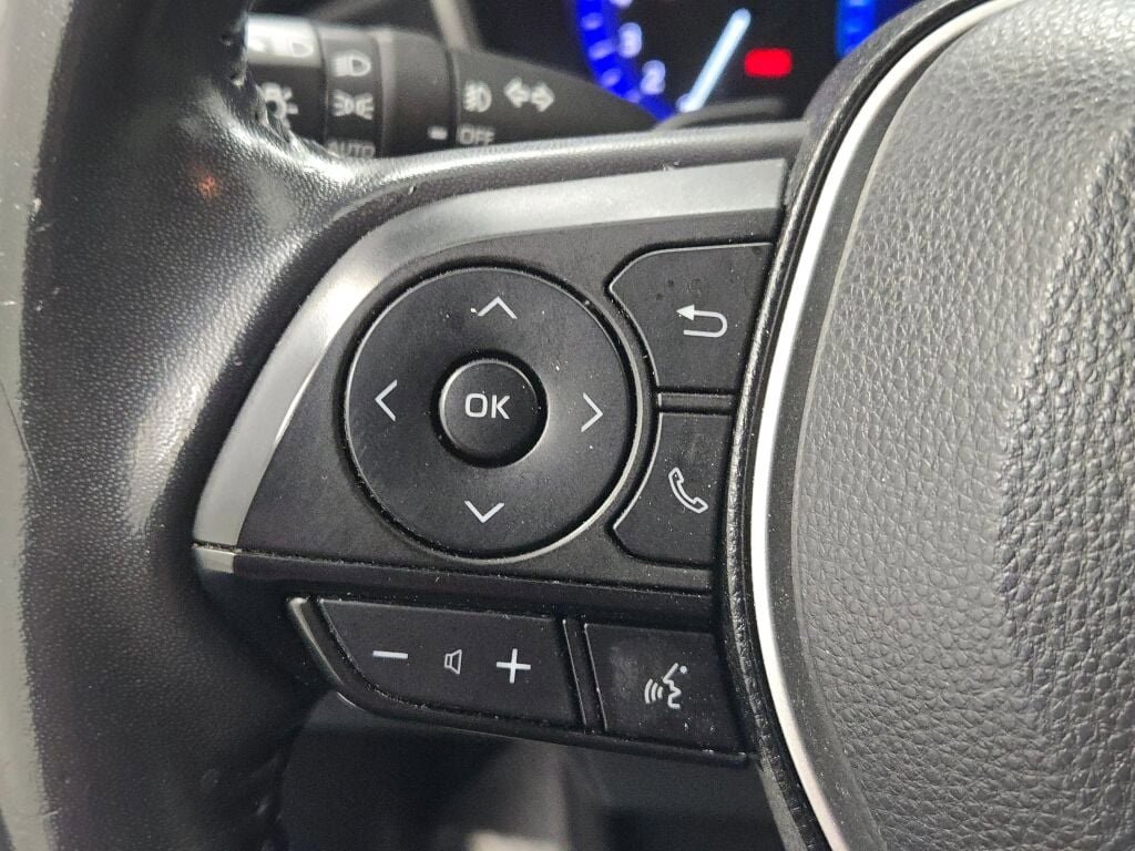 Used 2021 Toyota Corolla XSE image 29