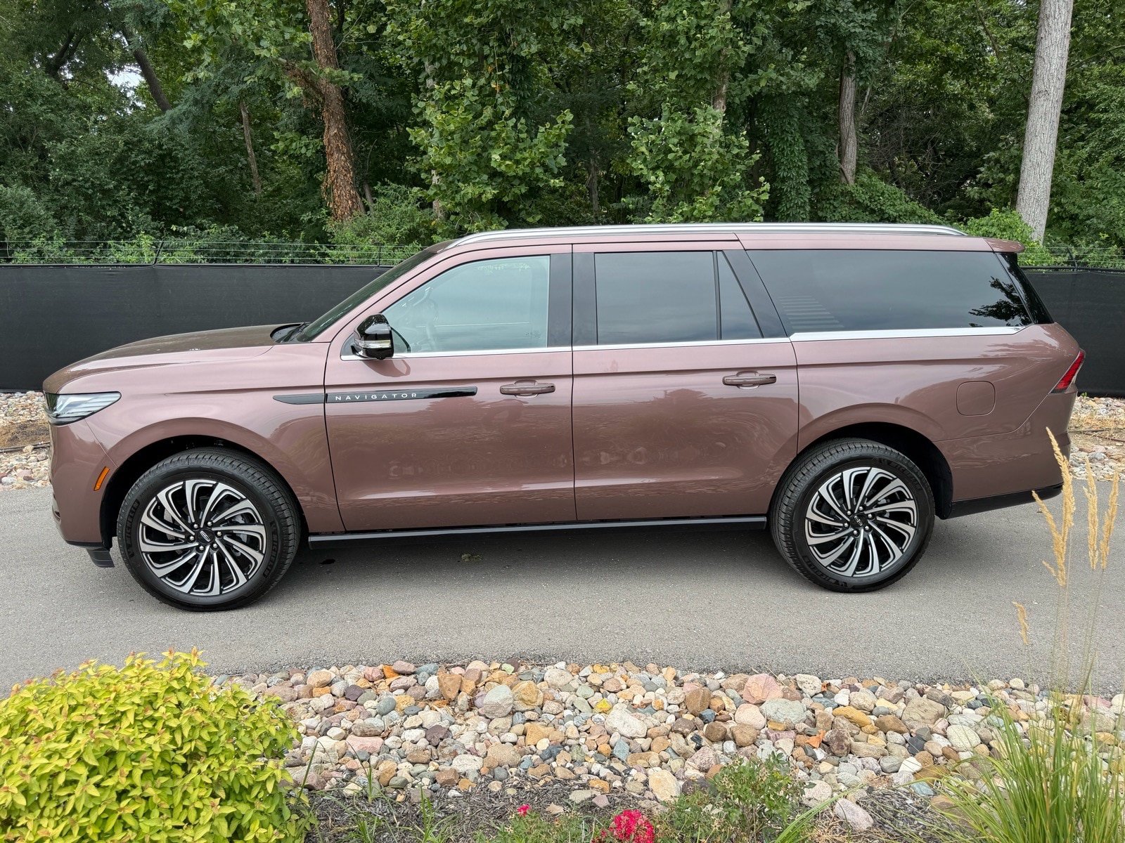 New 2027 Lincoln Navigator L Black Label AWD/4WD image 2