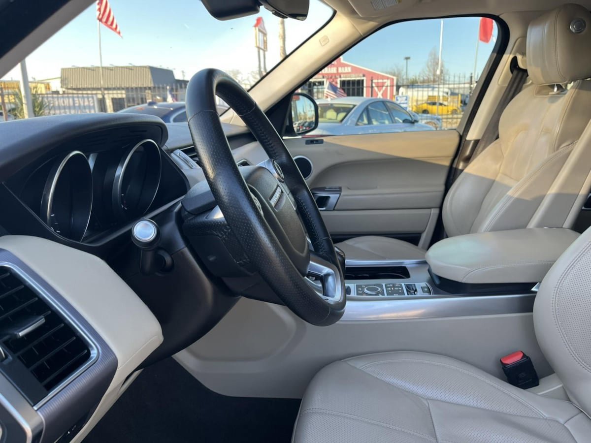 Used 2017 Land Rover Range Rover Sport HSE AWD/4WD image 25