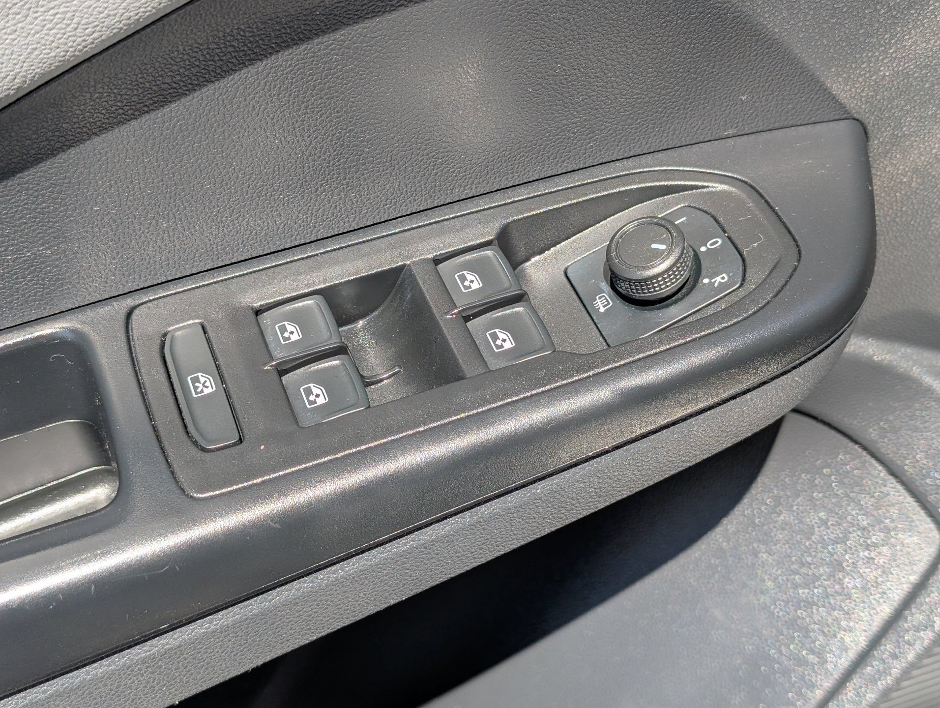 Used 2023 Volkswagen Taos SE FWD image 19