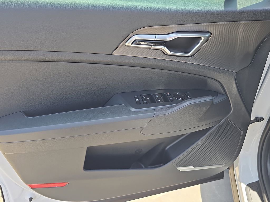 New 2026 Kia Sportage LX FWD image 17