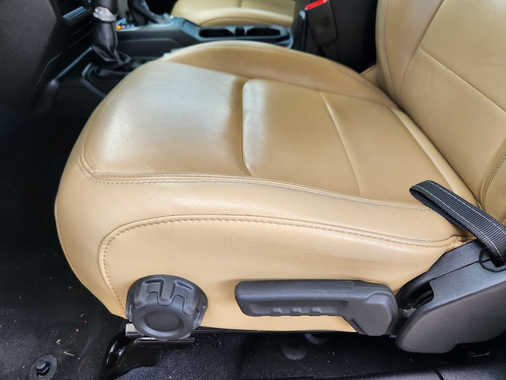 Used 2018 Jeep Wrangler Unlimited Sahara AWD/4WD image 17