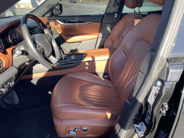 Used 2021 Maserati Levante image 14