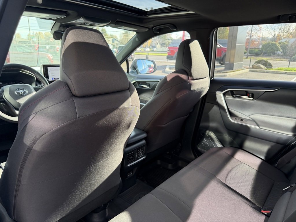 Used 2024 Toyota RAV4 SE image 29