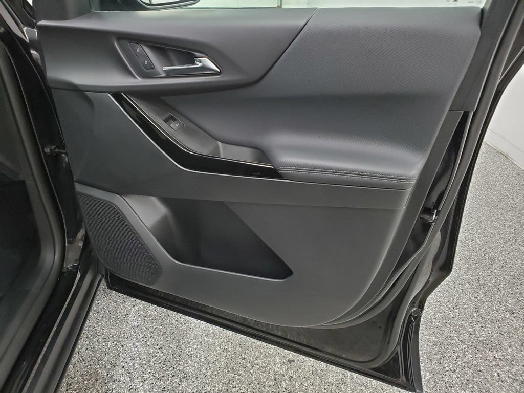 Used 2025 Chevrolet Equinox LT w/ Safety and Technology Package FWD image 20