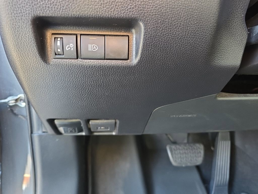 Used 2021 Toyota RAV4 XLE image 18