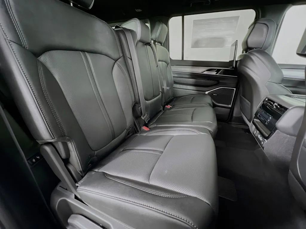 New 2026 Jeep Grand Wagoneer Limited w/ Rear Seat Video Group I AWD/4WD image 31