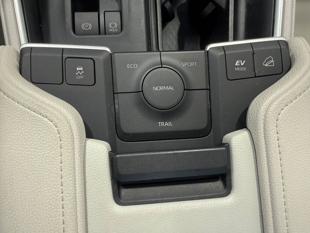 Used 2025 Toyota Grand Highlander AWD Hybrid image 31