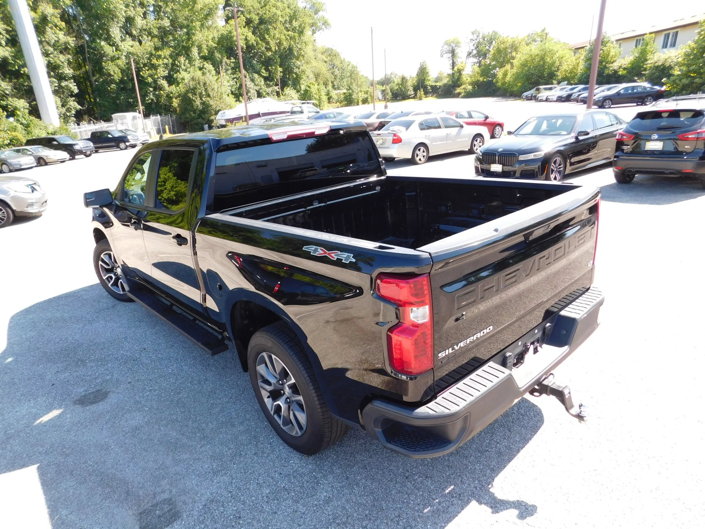 Used 2022 Chevrolet Silverado 1500 LT AWD/4WD image 7