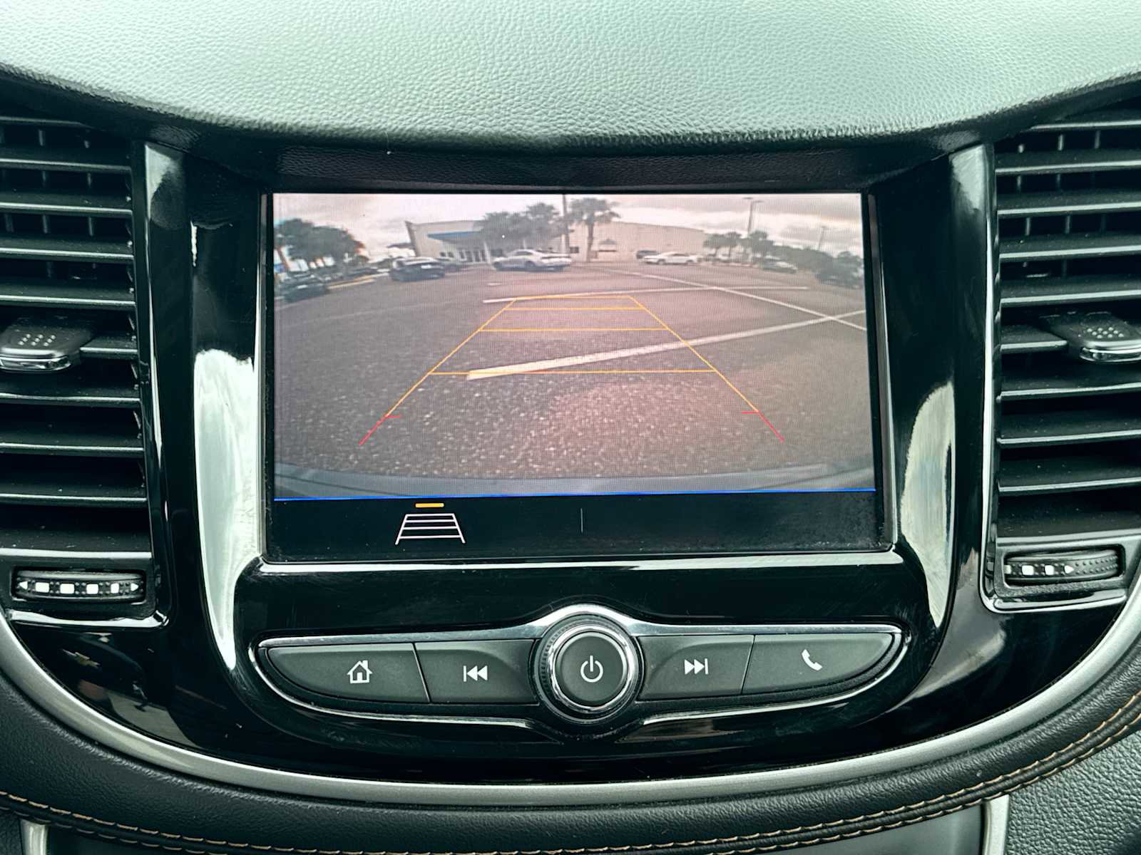 Used 2021 Chevrolet Trax LT AWD/4WD image 23