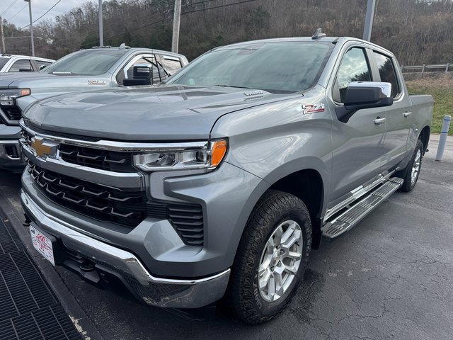 Used 2024 Chevrolet Silverado 1500 LT w/ Z71 Off-Road Package image 3