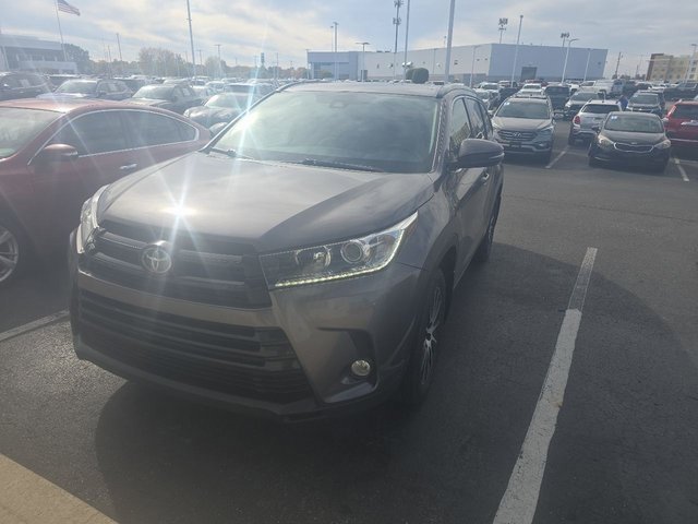 Used 2018 Toyota Highlander SE