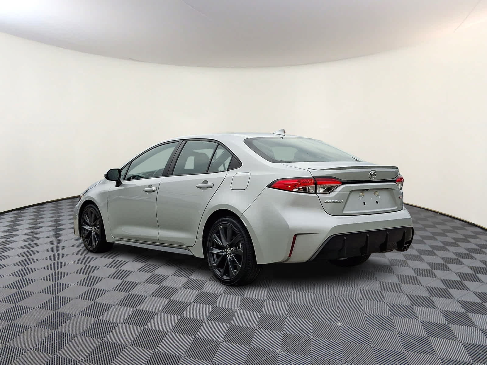 Used 2024 Toyota Corolla SE w/ SE Premium Package FWD image 7