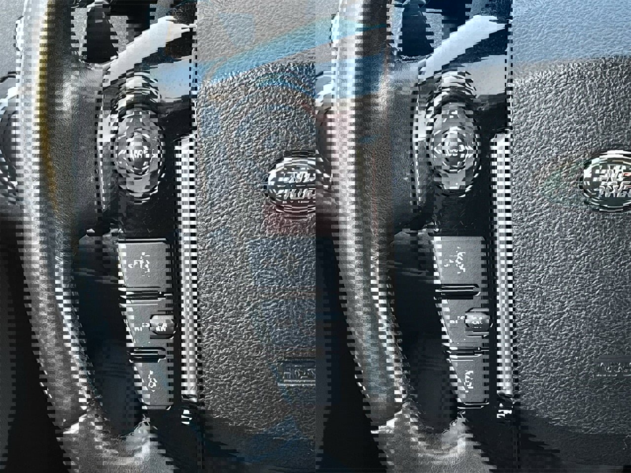 Used 2016 Land Rover LR4 HSE image 12