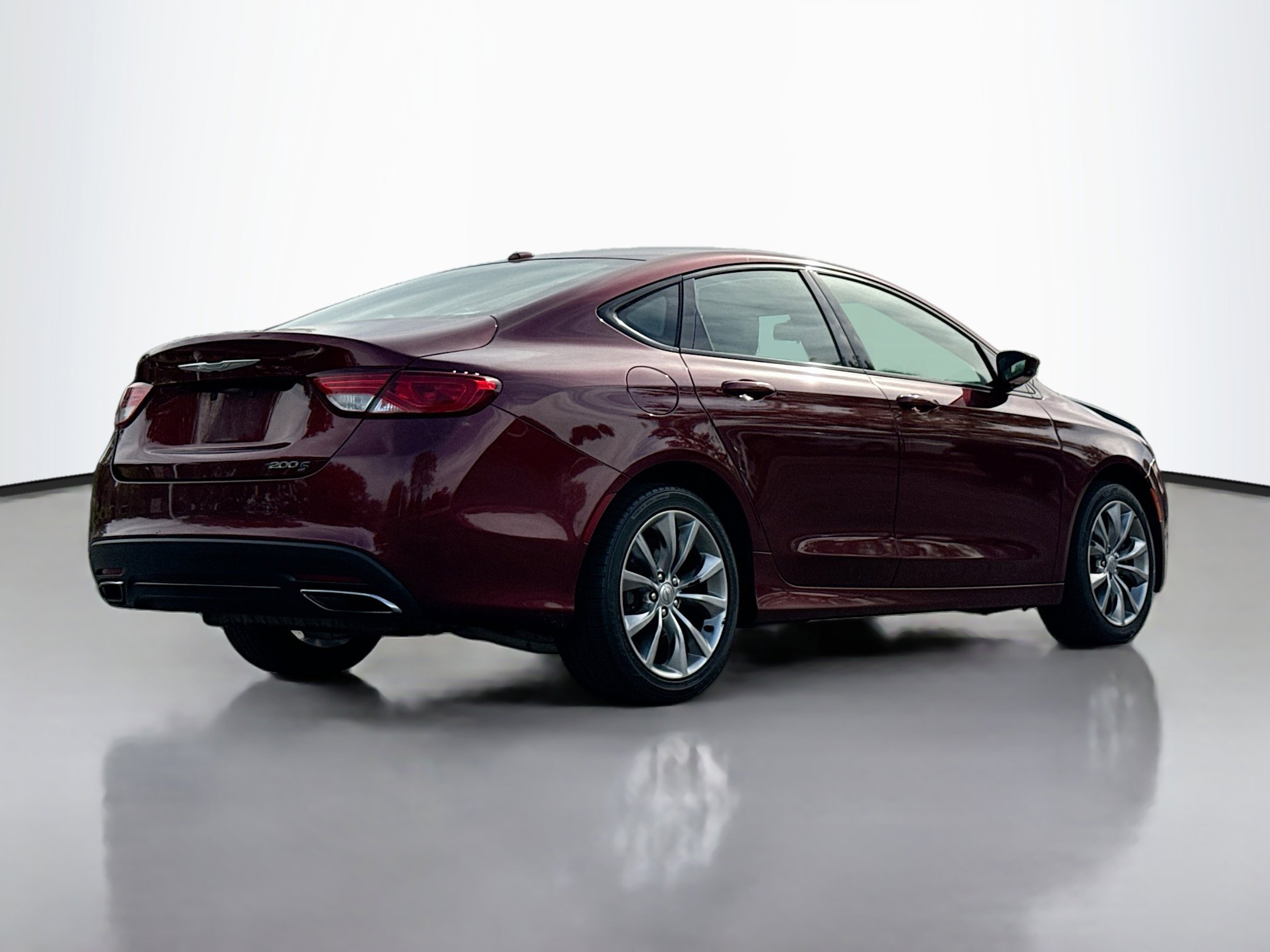 Used 2015 Chrysler 200 S FWD image 2