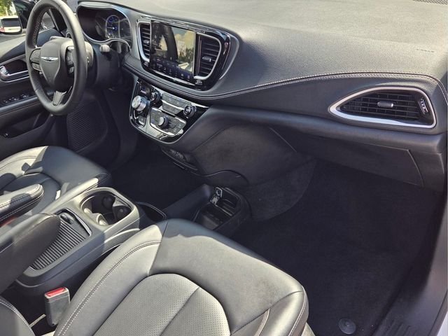 Used 2024 Chrysler Pacifica Limited FWD image 21