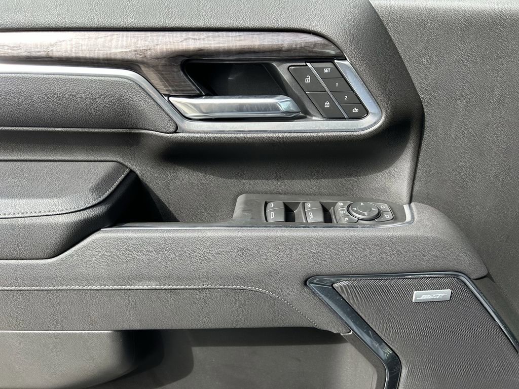 Used 2025 Chevrolet Silverado 2500 LTZ w/ LTZ Convenience Package image 28