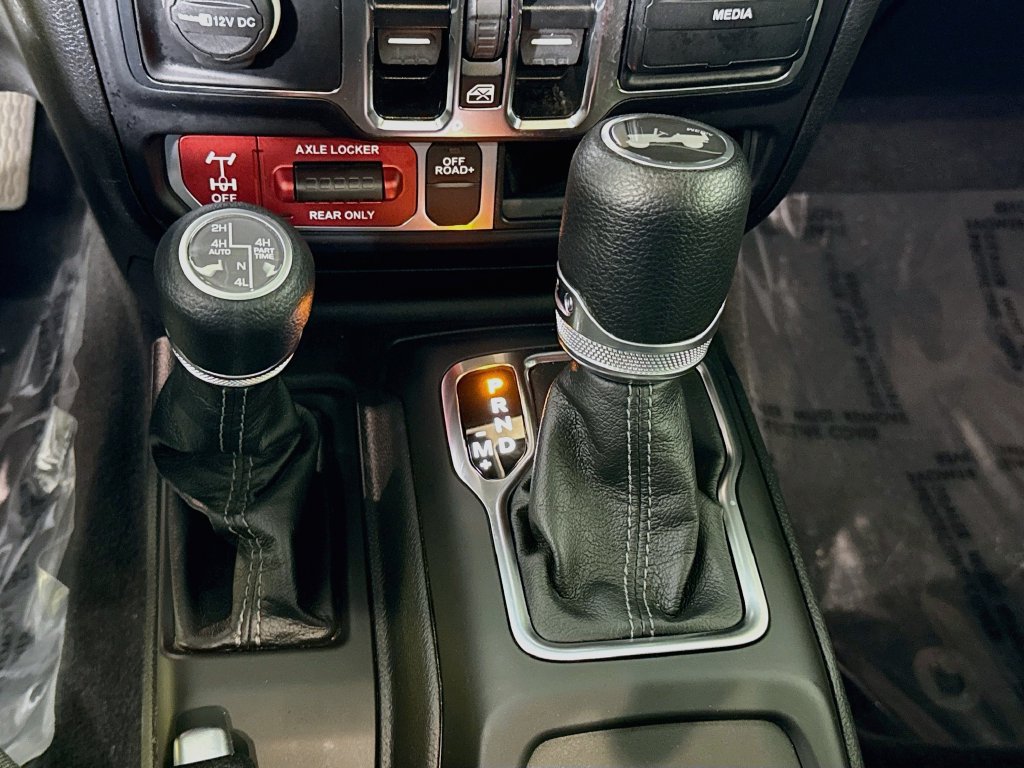 Used 2024 Jeep Wrangler Unlimited AWD/4WD image 10