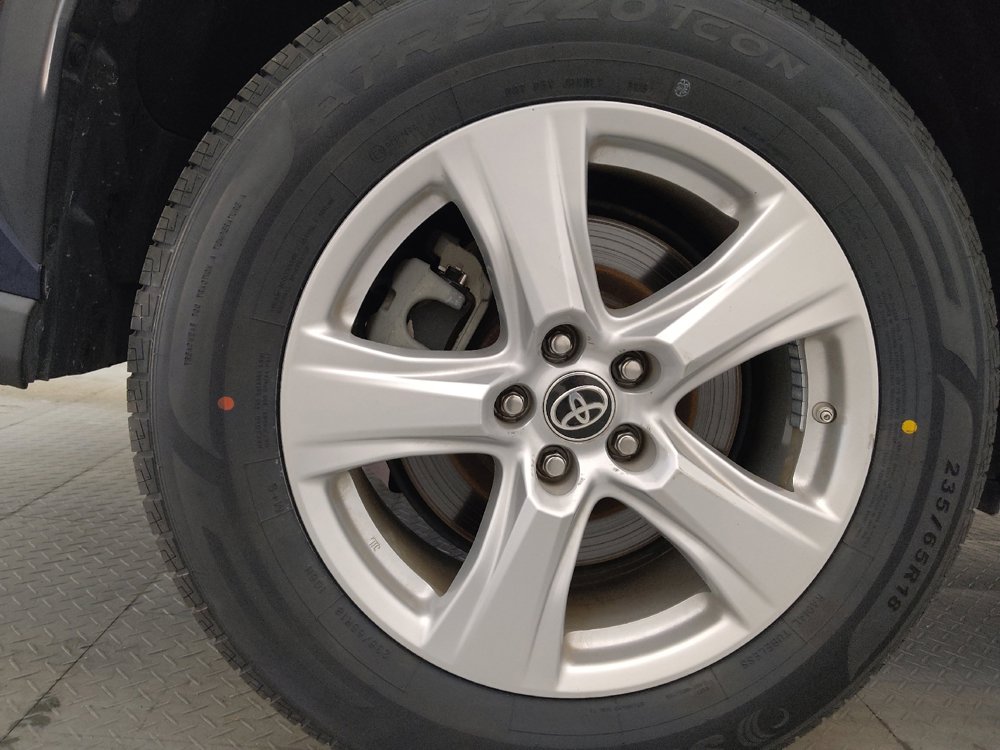 Used 2022 Toyota Highlander LE FWD image 31