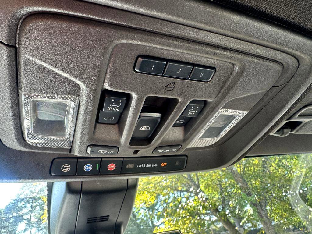 Used 2020 Chevrolet Silverado 2500 LTZ w/ LTZ Premium Package image 17