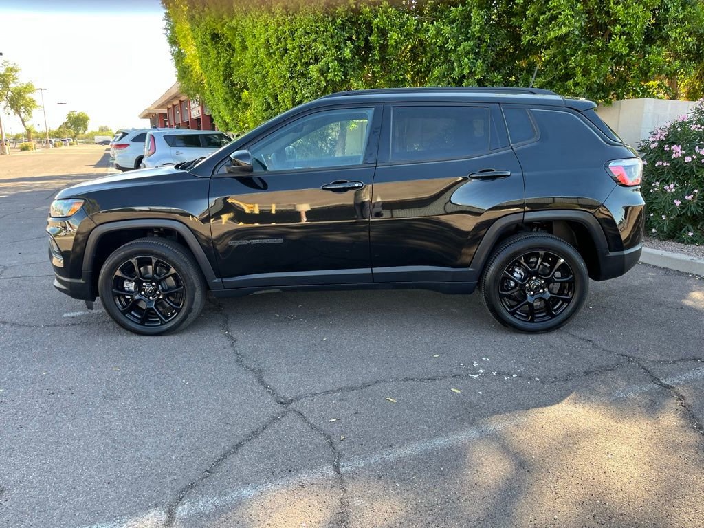 Used 2025 Jeep Compass Latitude w/ Altitude Special Edition image 5
