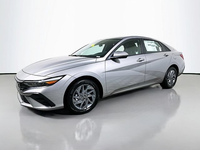 Used 2026 Hyundai Elantra Hybrid FWD image 3