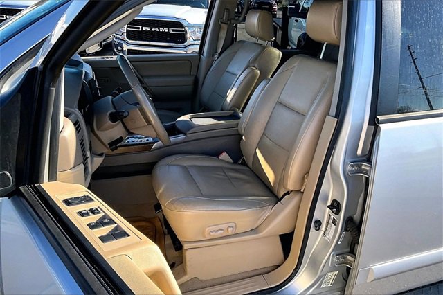 Used 2008 Nissan Titan LE w/ Tow Pkg image 17