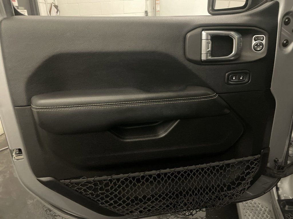 Used 2018 Jeep Wrangler Unlimited Sahara w/ Uconnect 4C Nav & Sound Group image 17