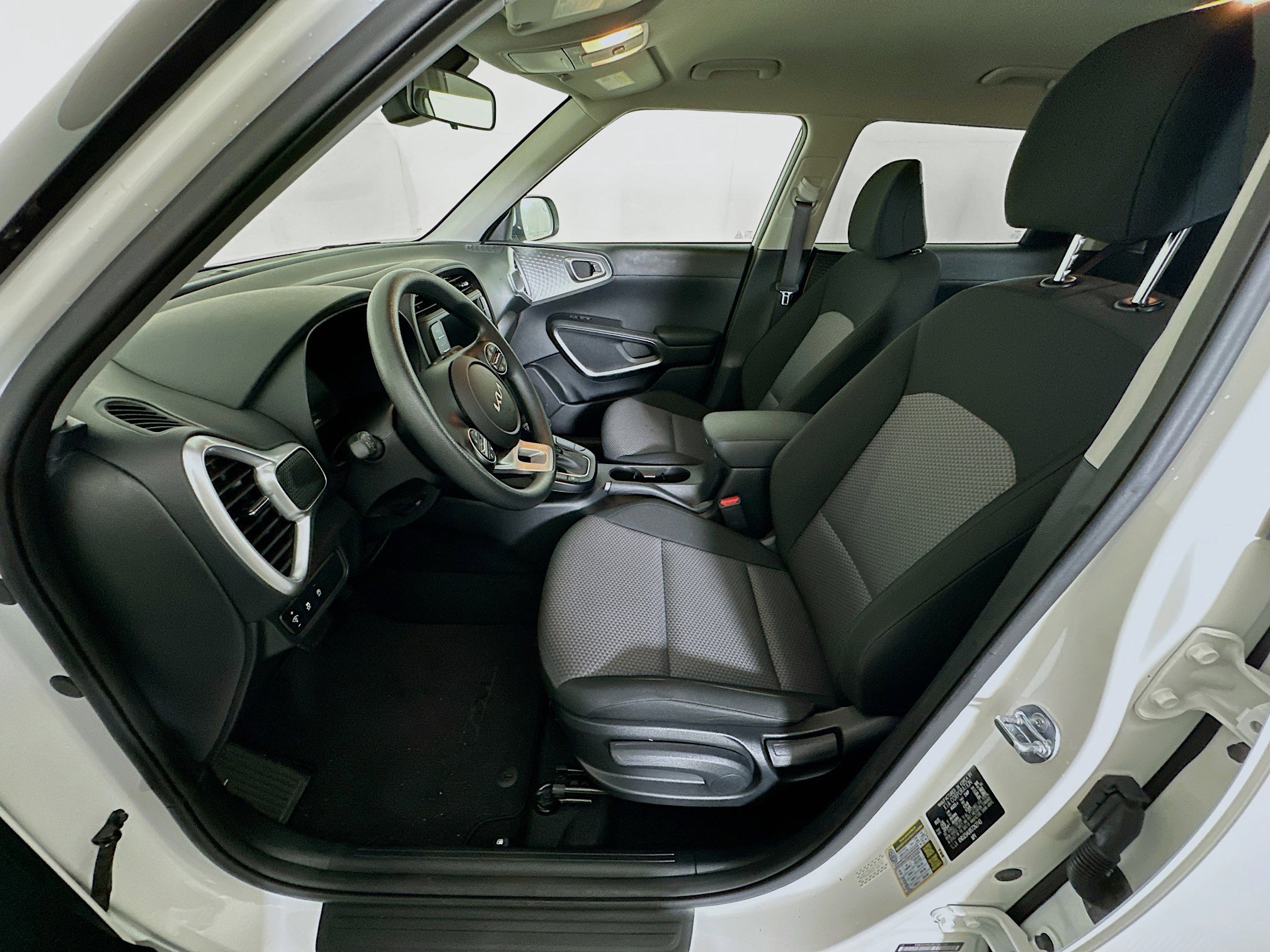 Used 2025 Kia Soul LX w/ LX Technology Package image 13