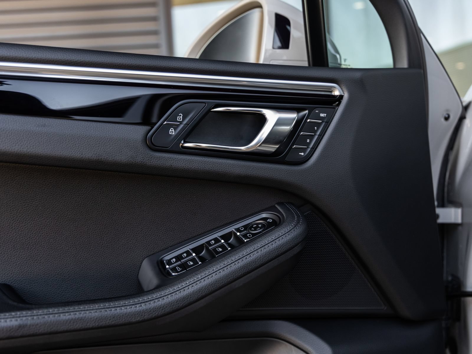 Certified 2024 Porsche Macan S AWD/4WD image 24