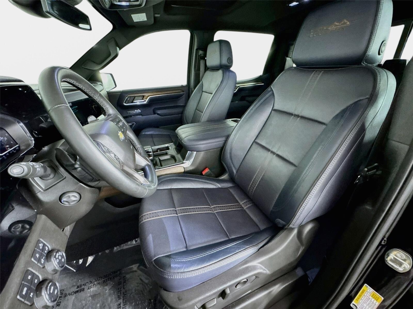 Certified 2024 Chevrolet Silverado 1500 High Country w/ High Country Premium Package AWD/4WD image 11