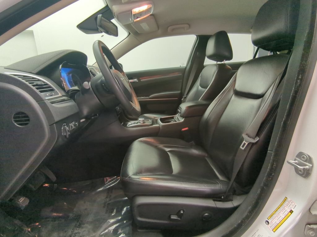 Used 2022 Chrysler 300 Touring L RWD image 13