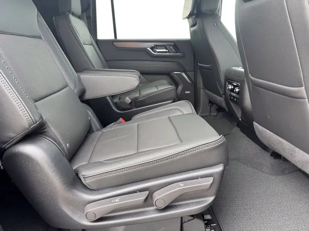New 2026 GMC Yukon XL Denali w/ Denali Reserve Package AWD/4WD image 17