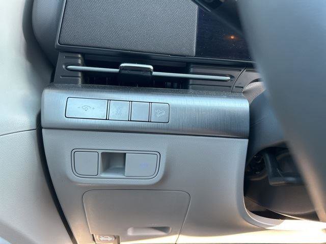 Used 2025 Hyundai Kona SEL image 4