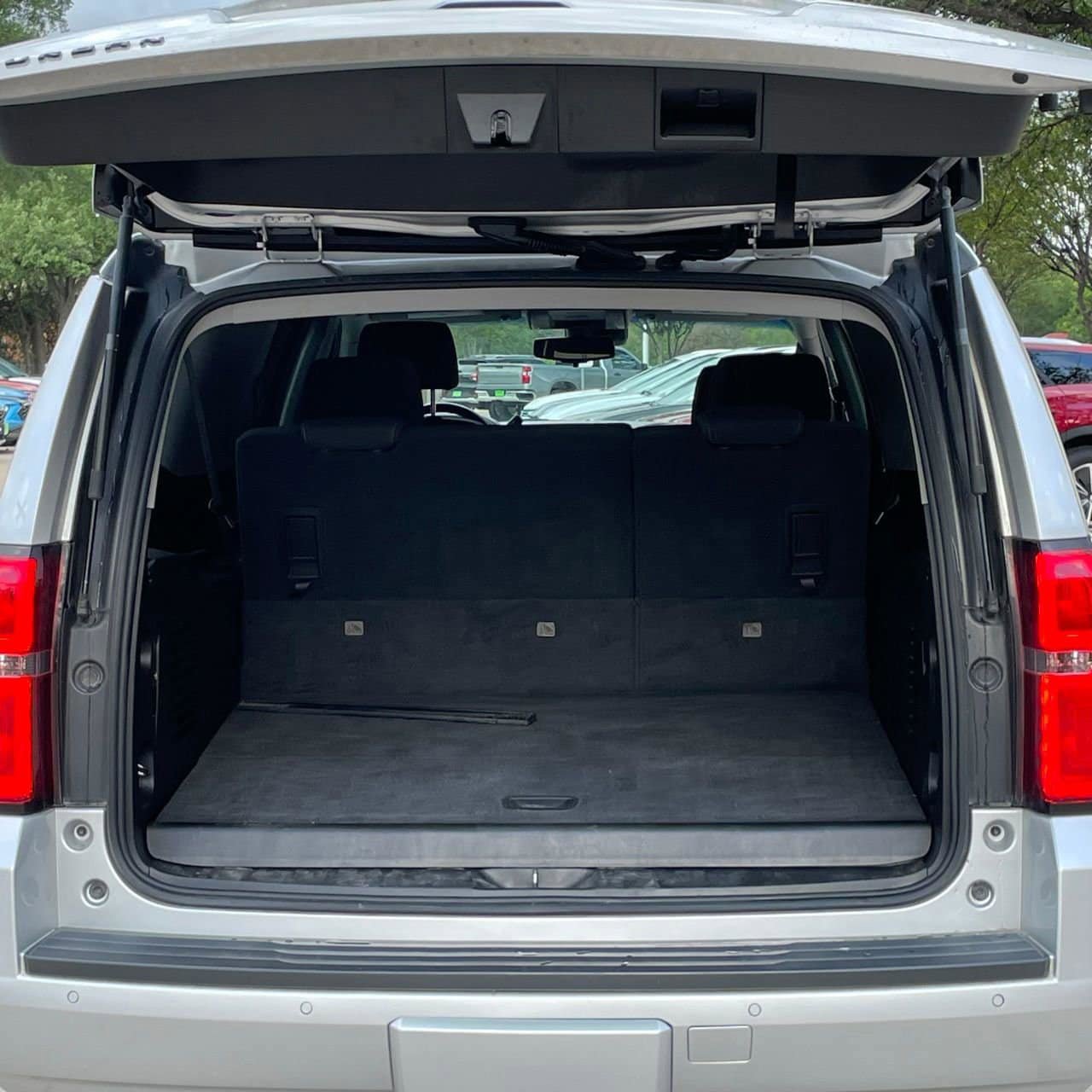 Used 2019 Chevrolet Suburban LS w/ All-Season Package RWD image 24