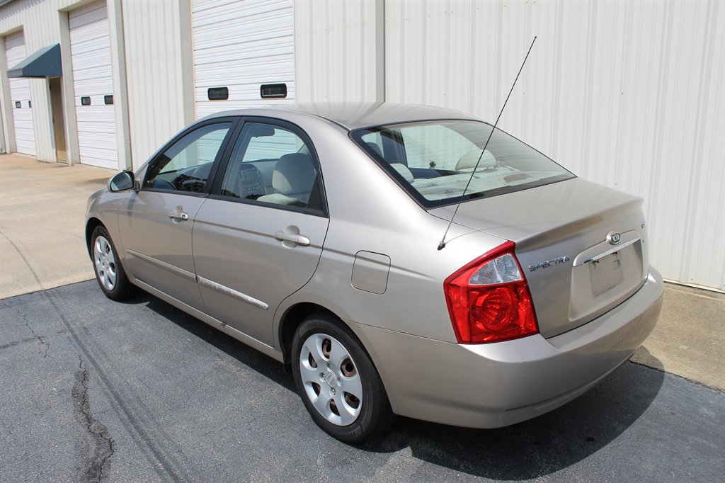 Used 2006 Kia Spectra EX image 4