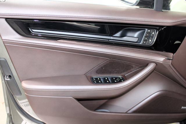 New 2026 Porsche Panamera 4 AWD/4WD image 18