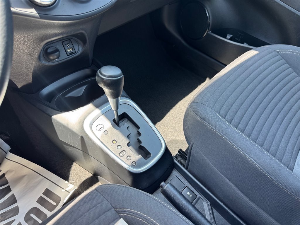 Used 2018 Toyota Yaris L FWD image 15