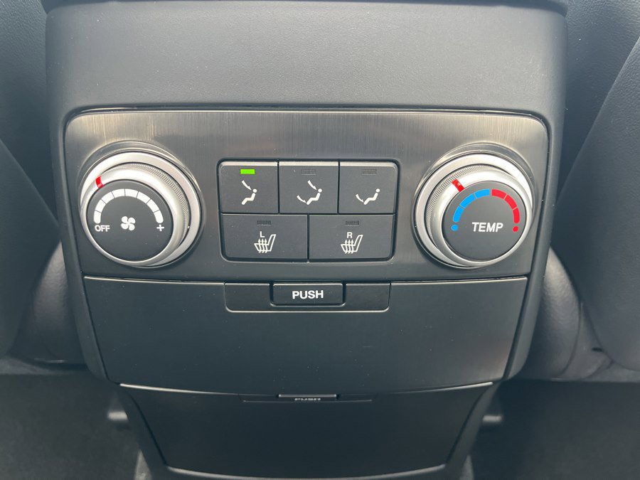 Used 2012 Hyundai Veracruz Limited w/ Navigation Pkg AWD/4WD image 19