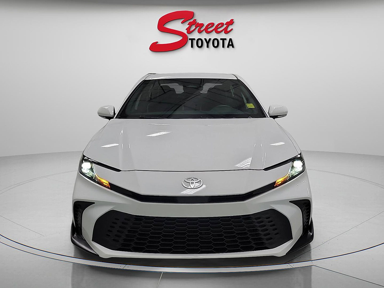 Certified 2025 Toyota Camry SE w/ Convenience Package image 6