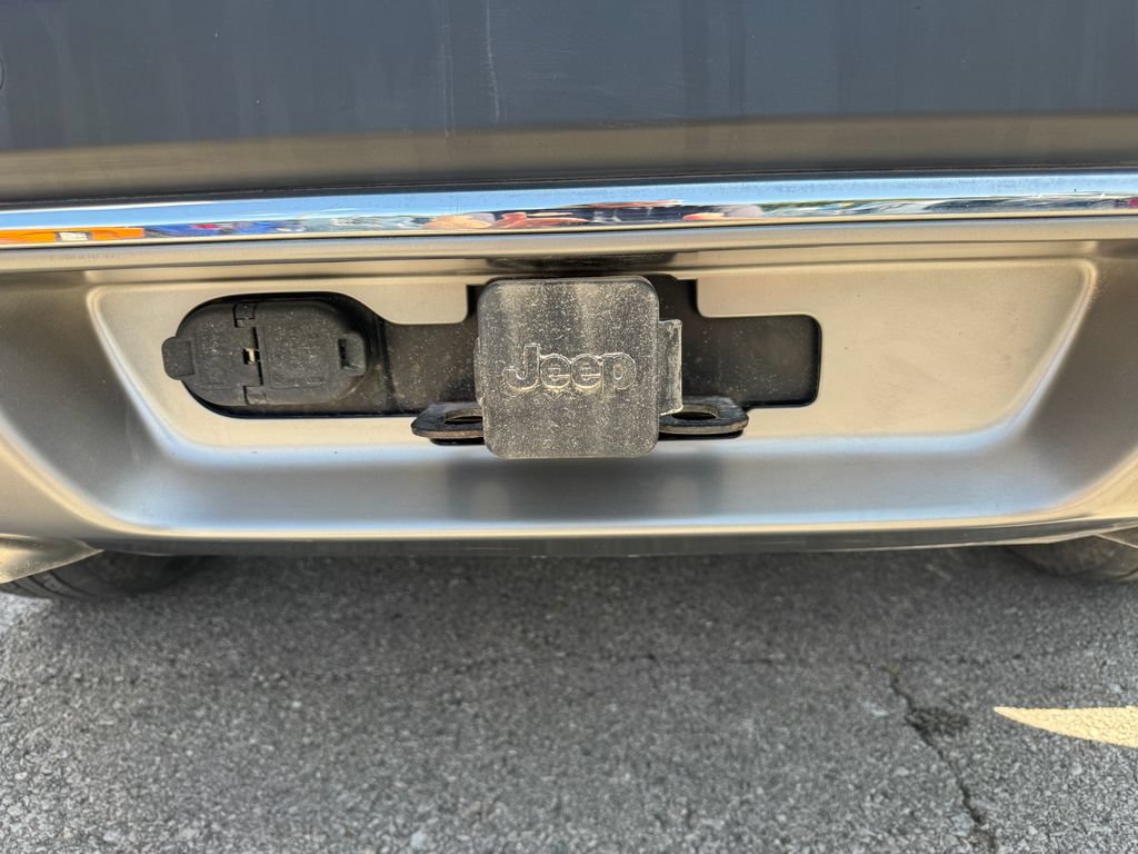 Used 2019 Jeep Cherokee Limited w/ Trailer Tow Group AWD/4WD image 9