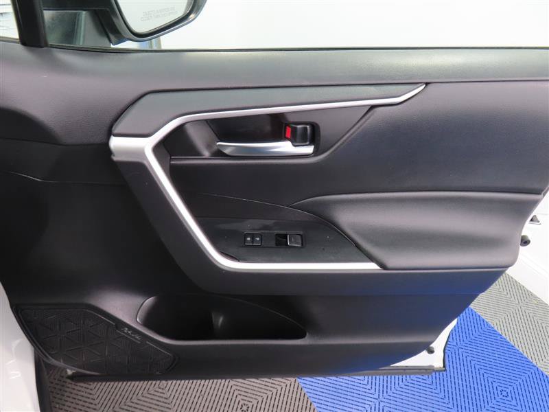 Used 2022 Toyota RAV4 XLE FWD image 34