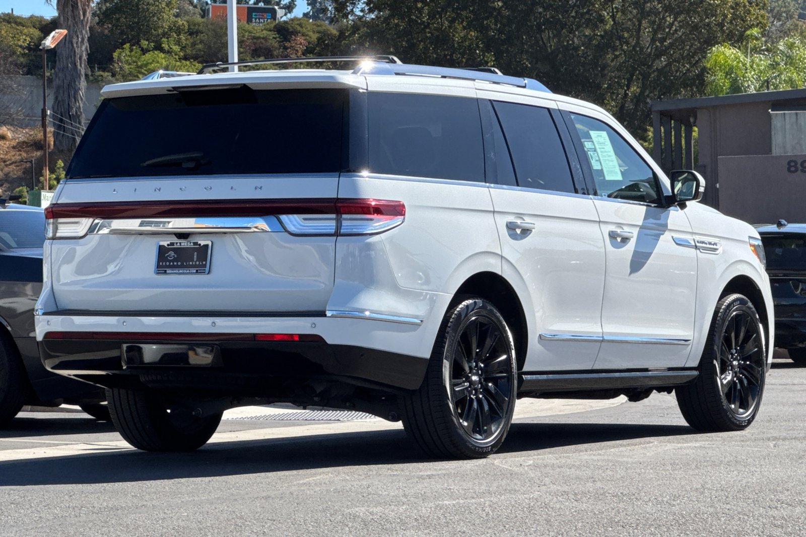 Used 2022 Lincoln Navigator Reserve AWD/4WD image 3